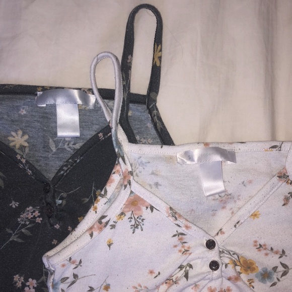 Floral Cropped Tank Tops - Picture 8 of 8